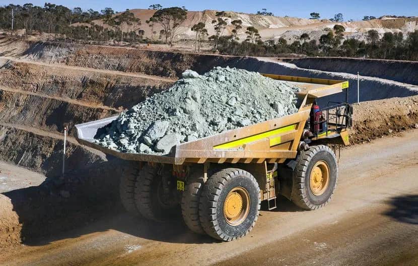 Klopoty producentow lsniacego metalu. Rzad rezygnuje z podatkow za nikiel - dlaczego?