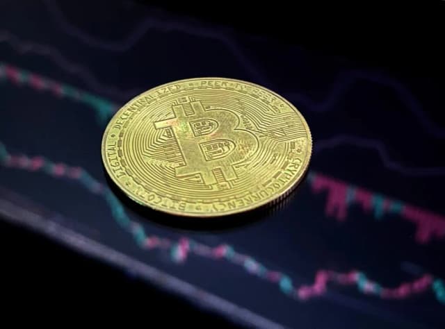 Od czego zależy kurs kryptowaluty? Kluczowe czynniki wpływające na ceny