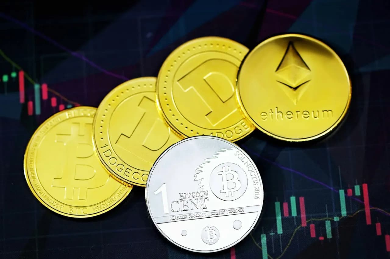 Ile kosztuje stworzenie kryptowaluty w 2025: Realne wydatki i zagrożenia